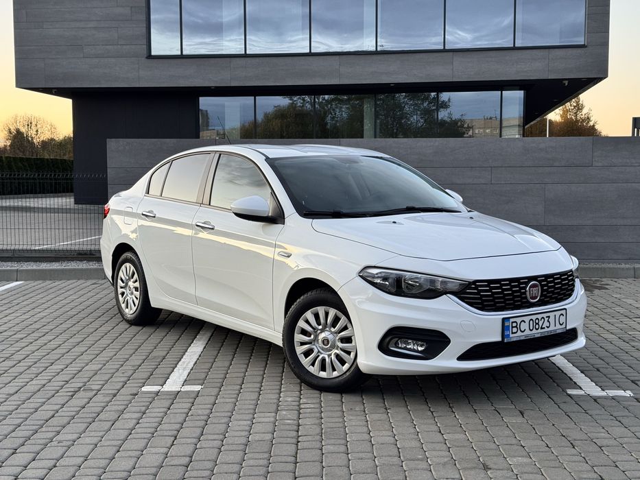 Fiat Tipo 2019 року.