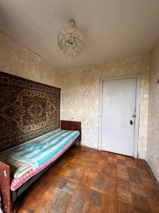 Продам 4  ком  кв  в  р-ні  Боевой  вул   Льотна  1     5/5 пан дома