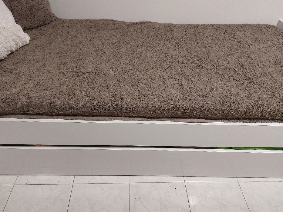 Cama dupla de solteiro, até domingo vendo por 80€