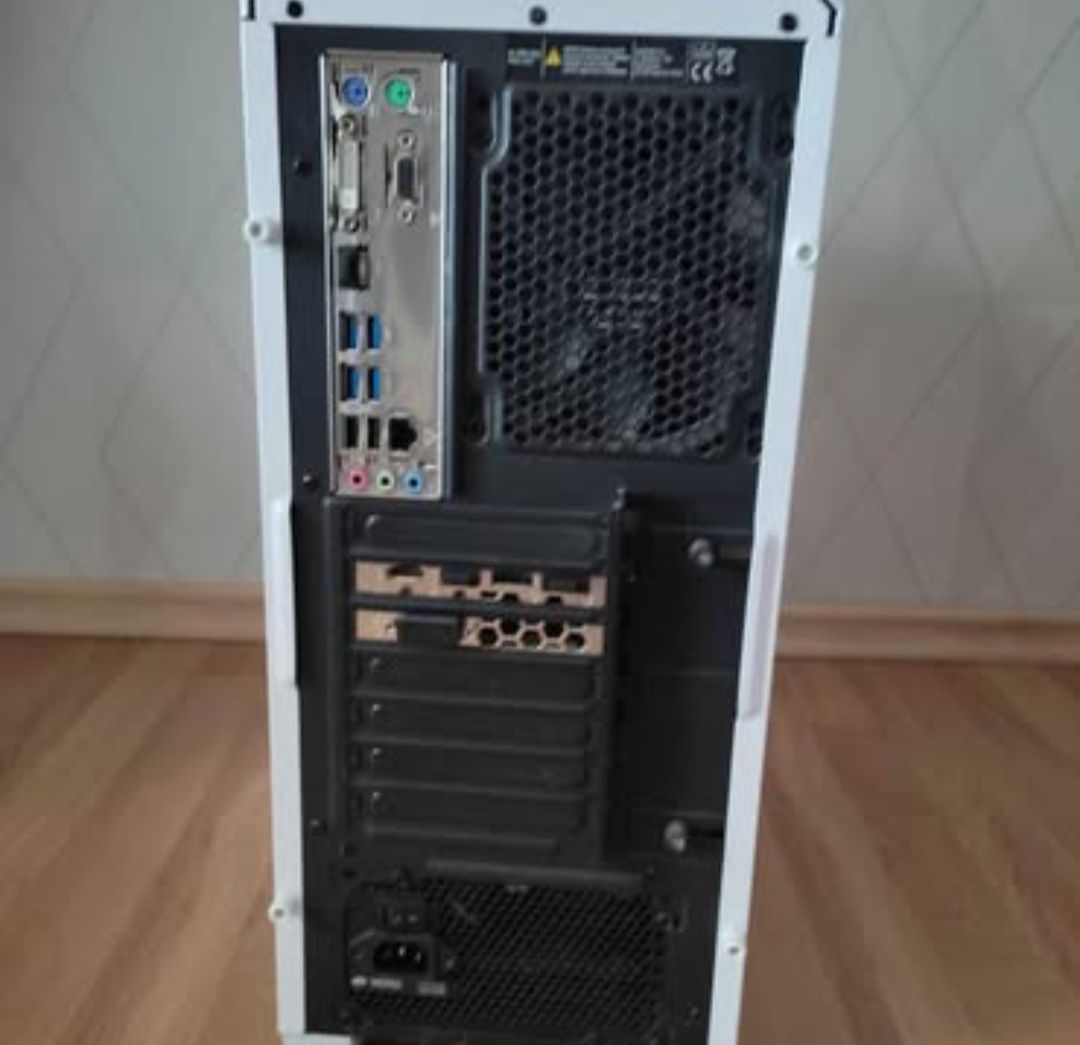 Komputer stacjonarny+ monitor