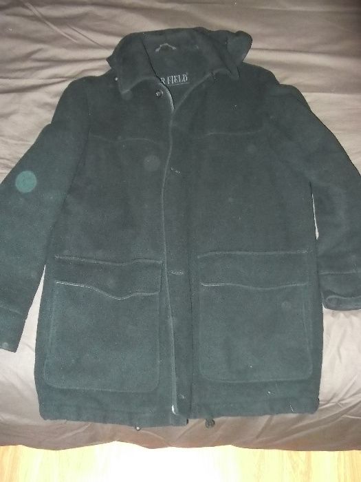 Vendo sobretudo em fazenda comprado nos armazéns Marques Soares