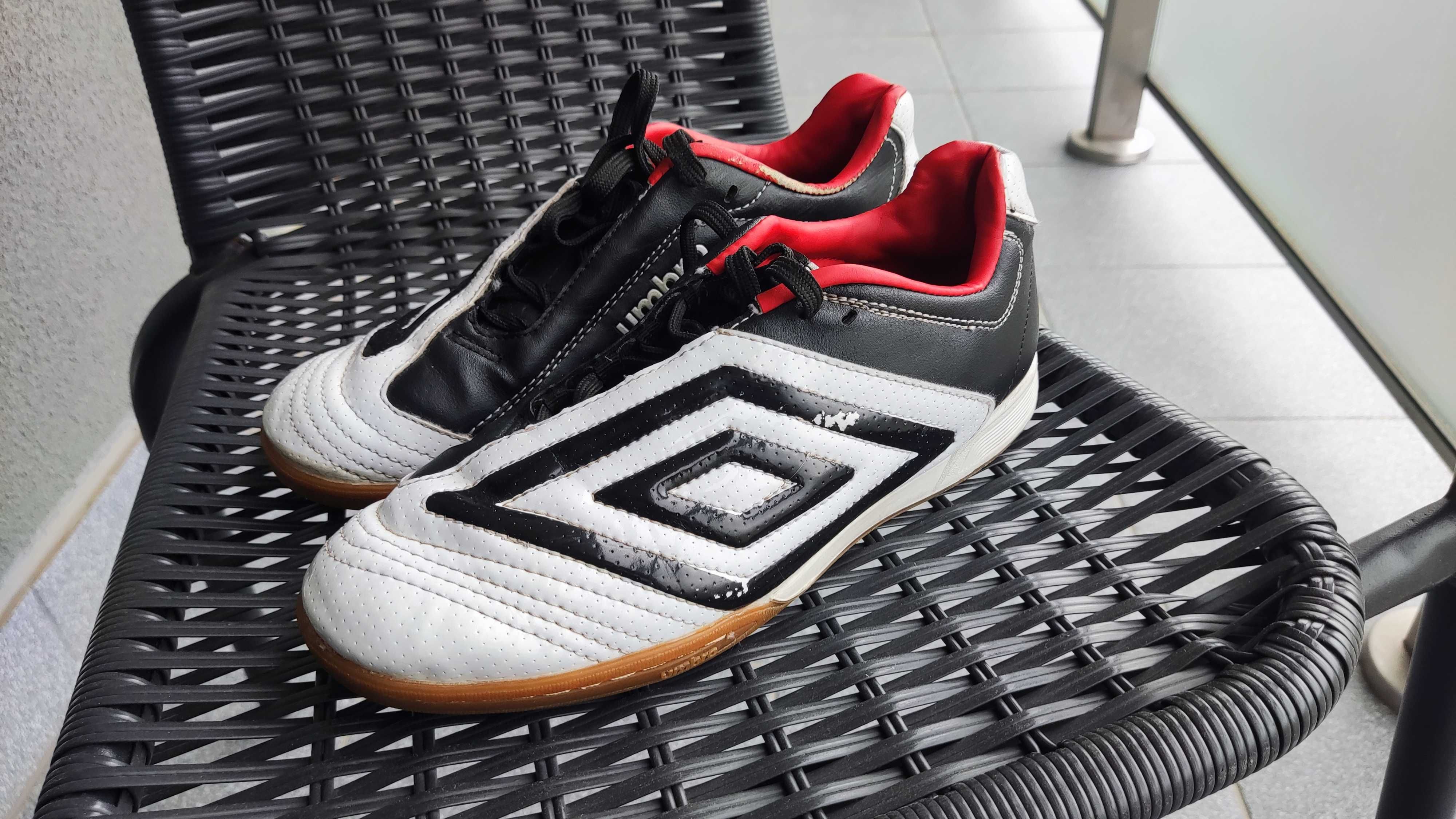 Buty sportowe halowe Umbro mało używane 38 38,5 24cm ładny stan