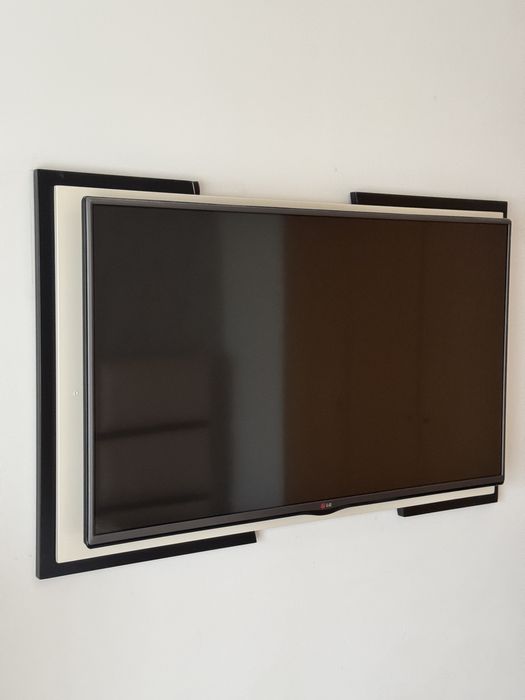 Tv LED LG 43 Polegadas com moldura feita a medida