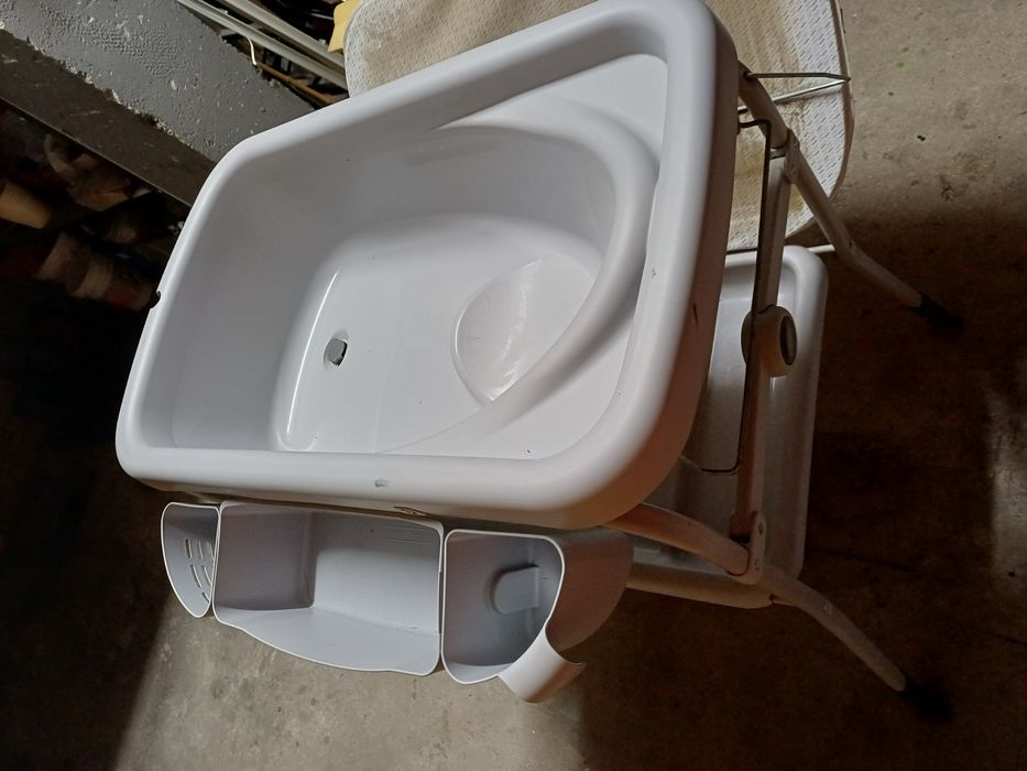 Banheira muda fraldas bebé