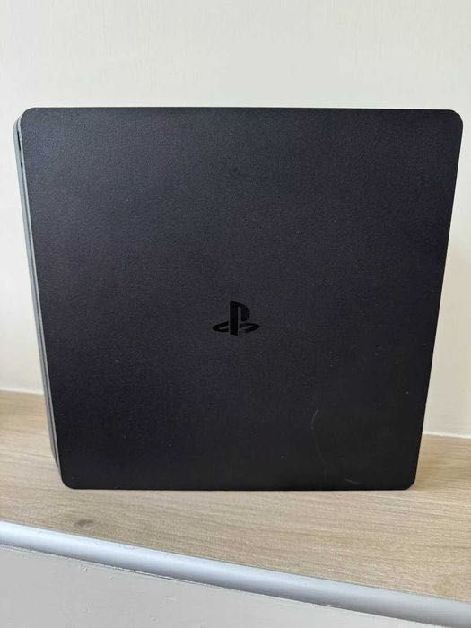 PlayStation 4 (ps4) 1TB like new.