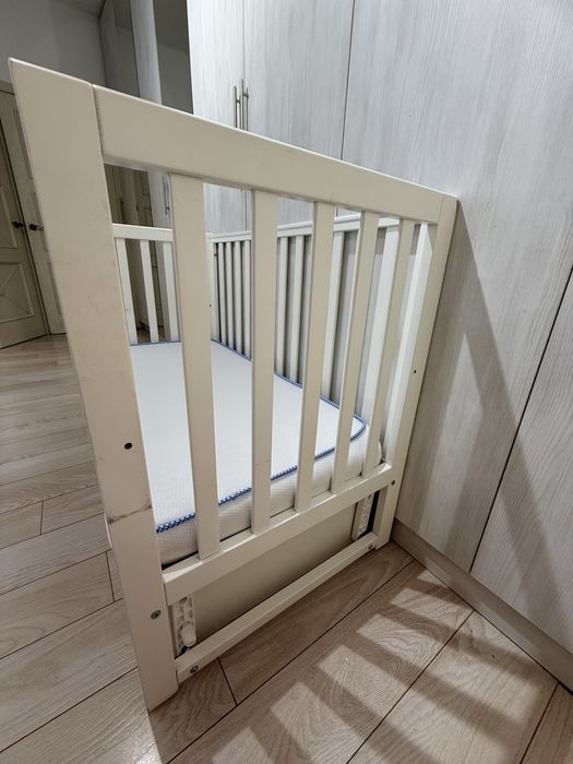 Дитяче ліжечко з шухлядою