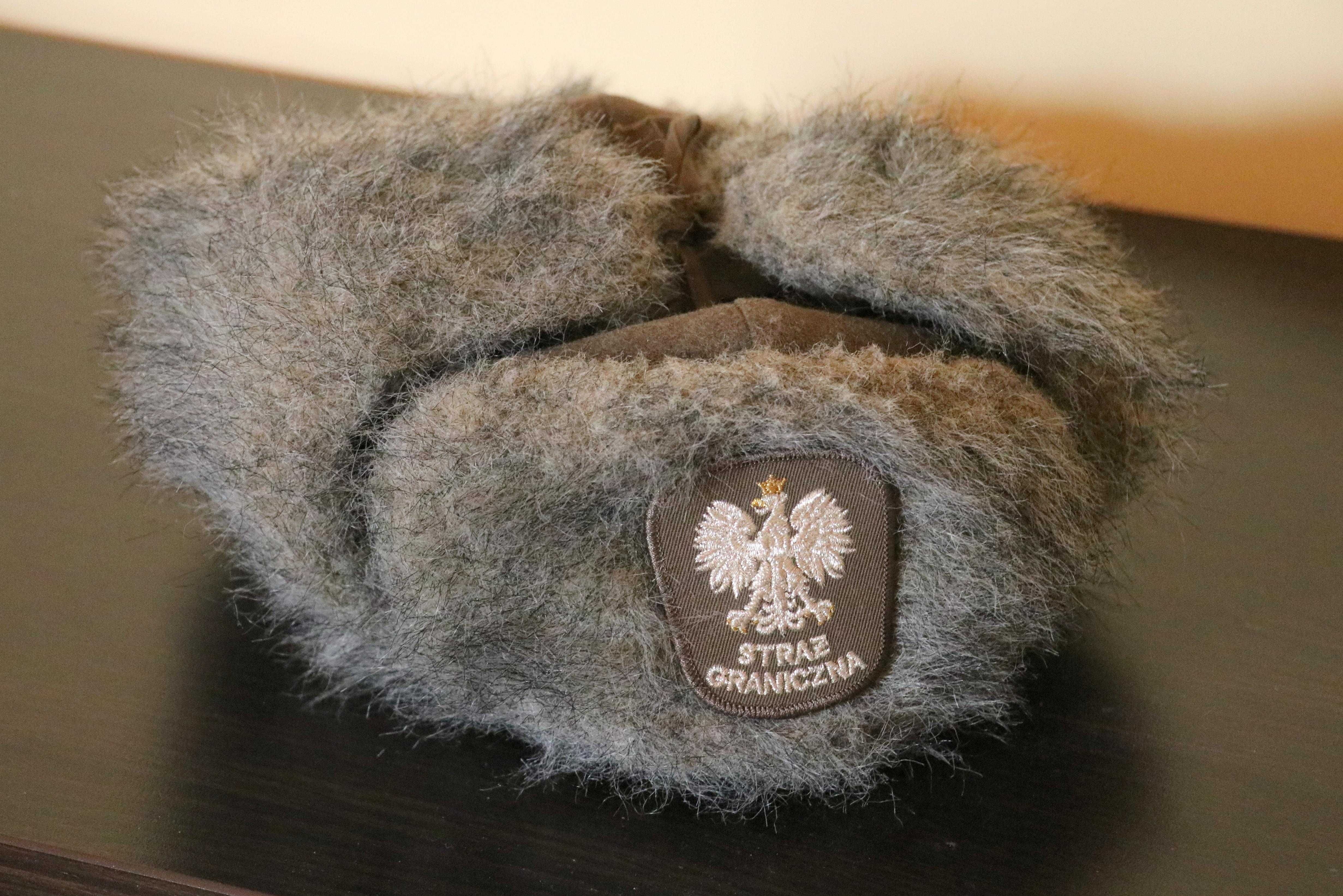 Czapka zimowa uszanka Straż Graniczna SG nowa z emblematem r.56