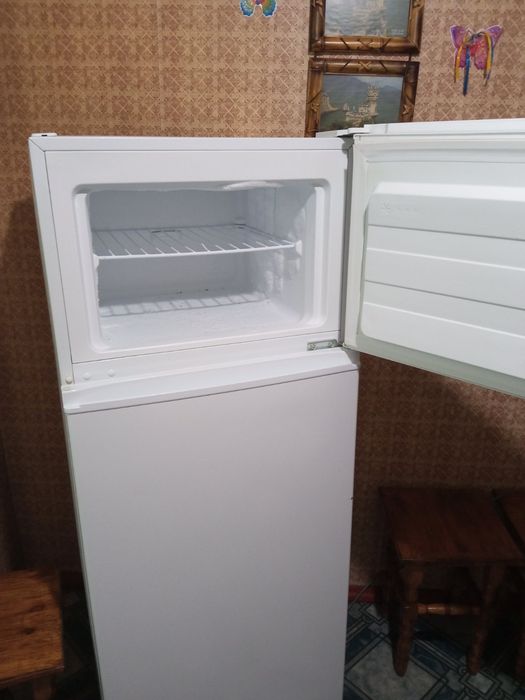 Холодильник ЕЛЕНБЕРГ ,б/у