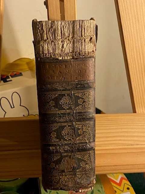 Dicionário Raro – Petit Dictionnaire François et Latin [Século XVIII]