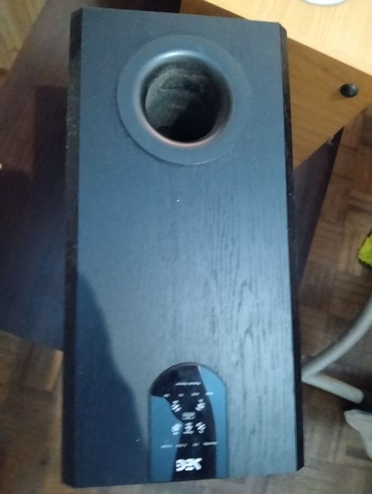 Duas coluna e subwoofer