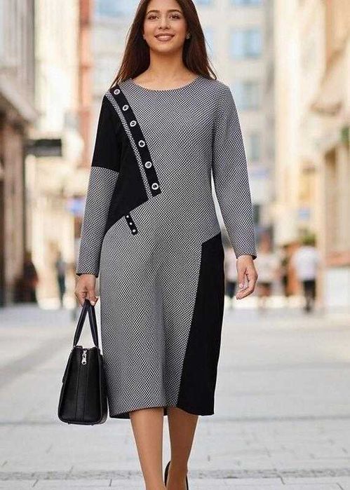 Элегантное женское платье в гусиную лапку.