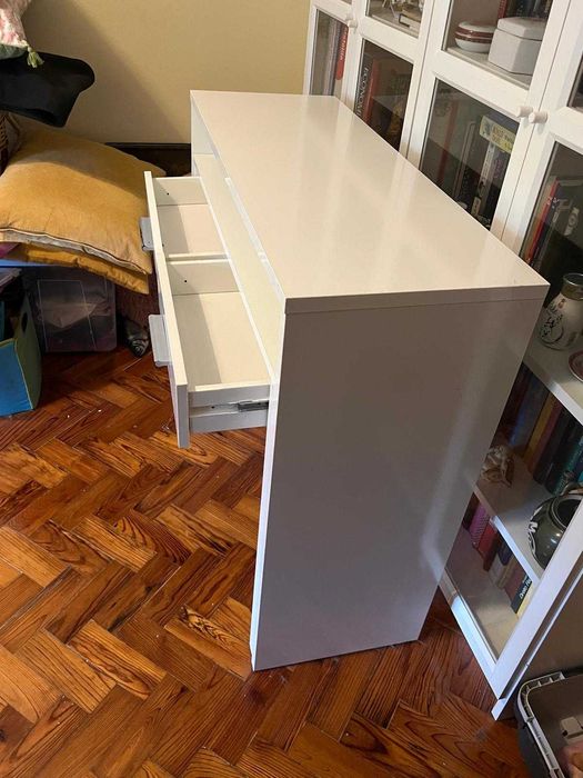 Mesa de escritorio ou movel de apoio extensivel