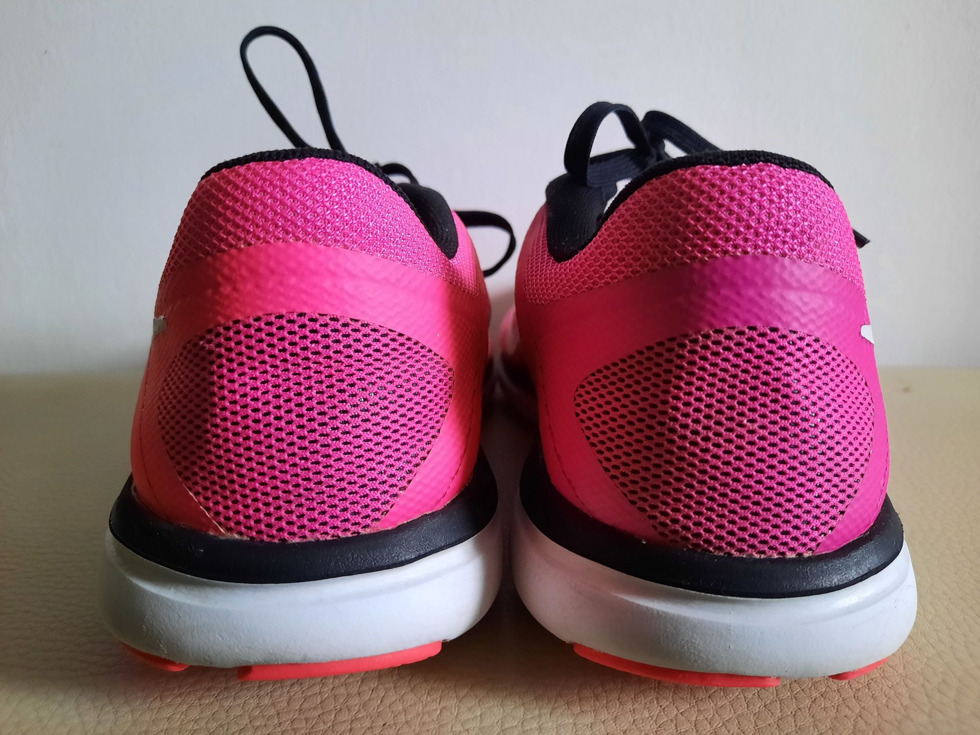 Buty Nike Flex rozmiar 37 długość wkładki 23,5