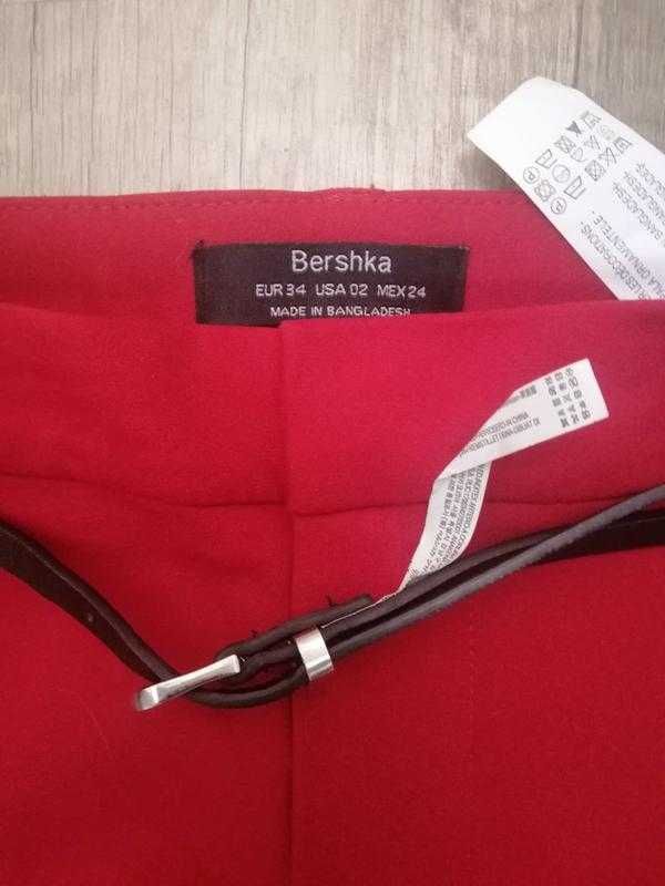 Червоні брюки xs Bershka