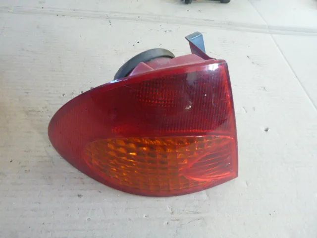 LAMPA LEWY TYŁ LEWA TYLNA TOYOTA AVENSIS I T22 LIFT KOMBI