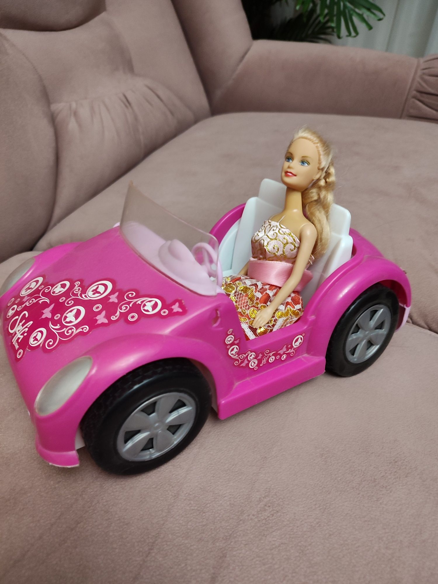 Автомобиль для вашей Барби.