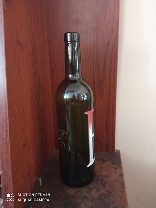 Пляшки з вина 0.75 л та 1.5л.