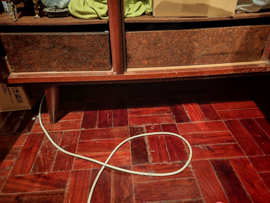 Conjunto de móveis em madeira