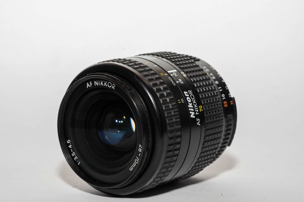 Nikkor 28-70mm f/3.5-4.5 - Nikon F