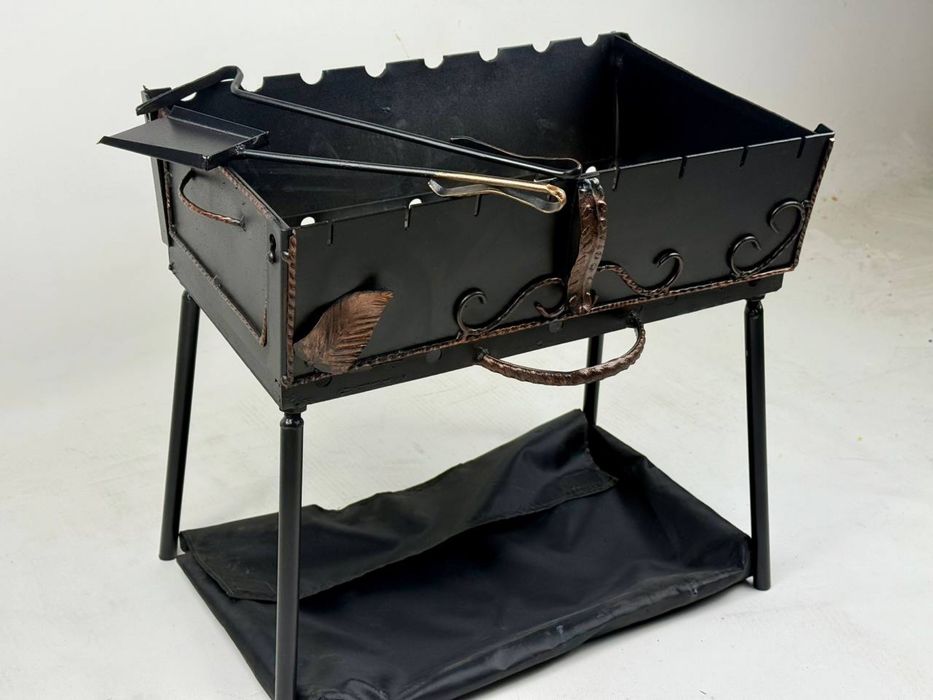 Мангал чемодан на 8 шампуров + чехол, кочерга и совок