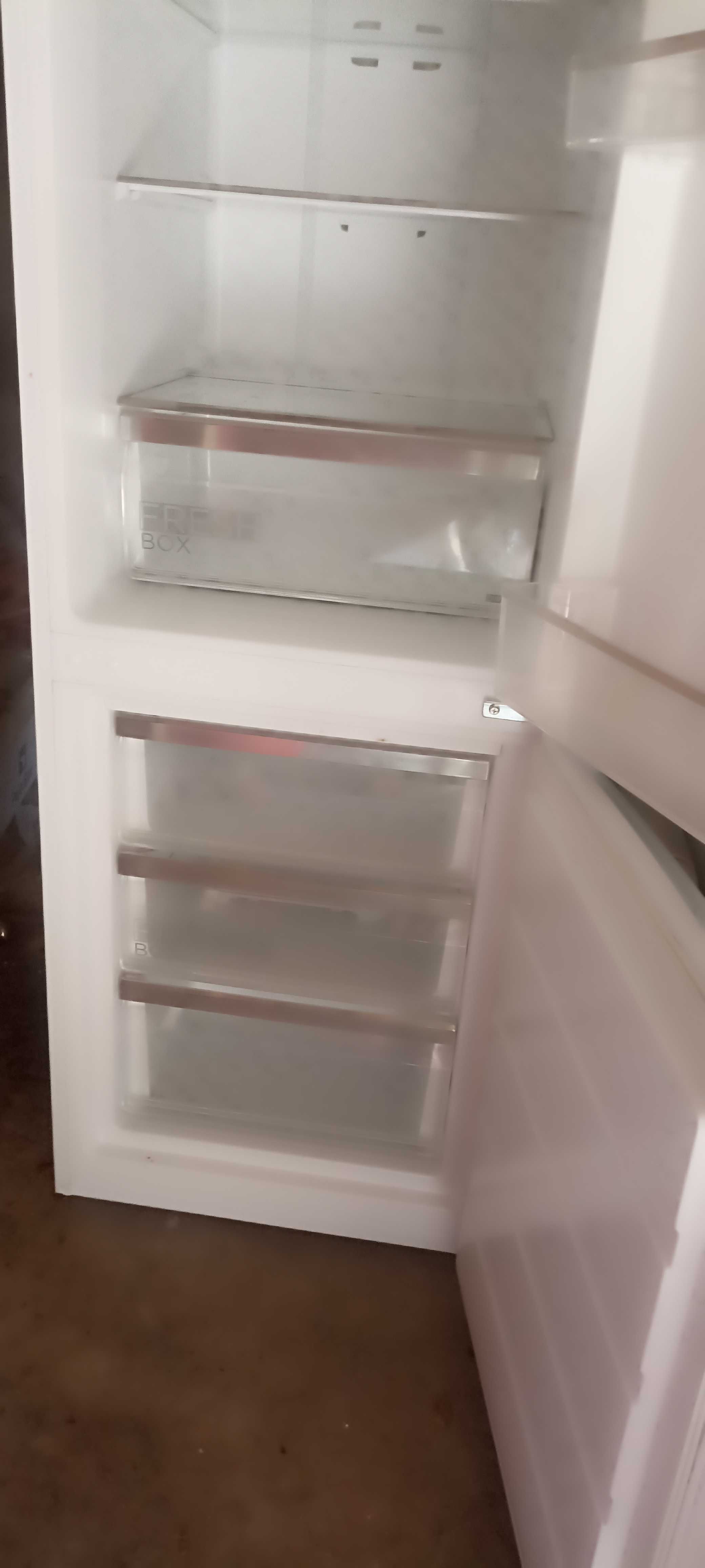 Frigorífico novo
