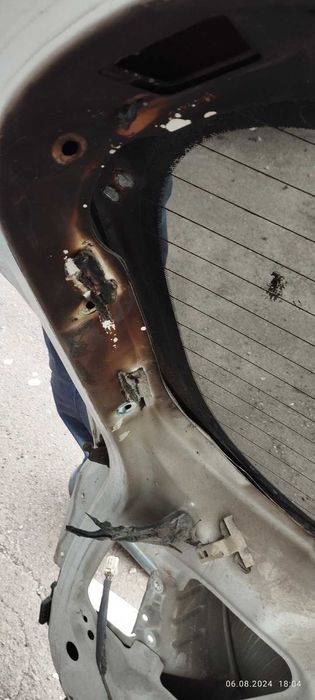 Кришка багажнику Hyundai Grand Santa Fe