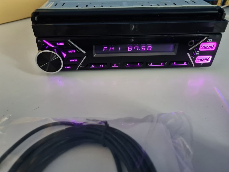 Автомагнітола 1din з виїздом екраном