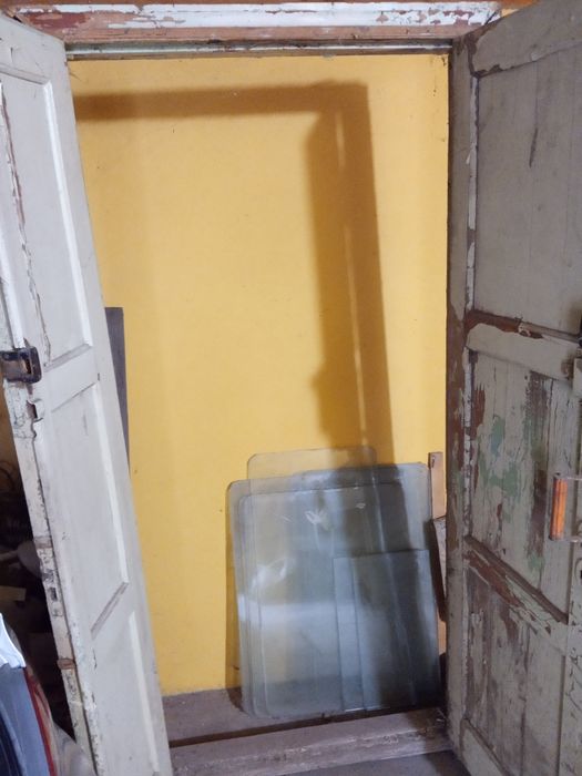 Двери входные деревянные