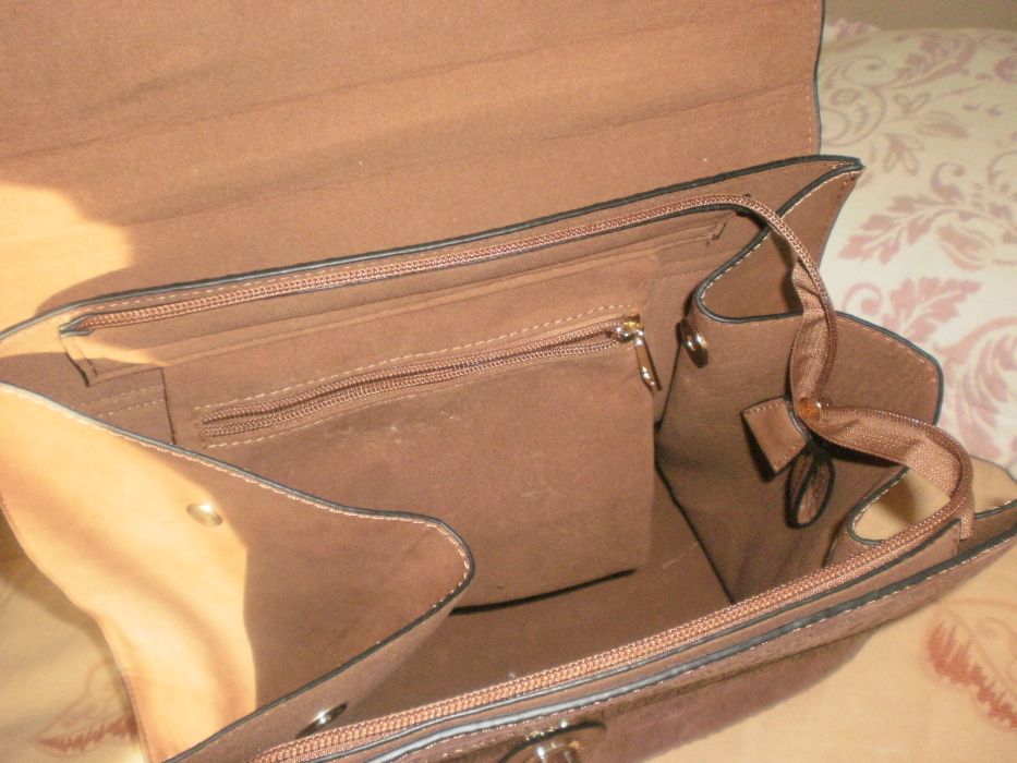 Mala em pele martelada