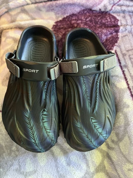 Шлепанцы, тапки, сабо.