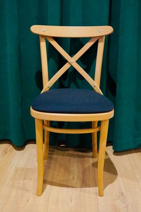 Nowe krzesło Fameg model: A-8810/2 tapicerowane