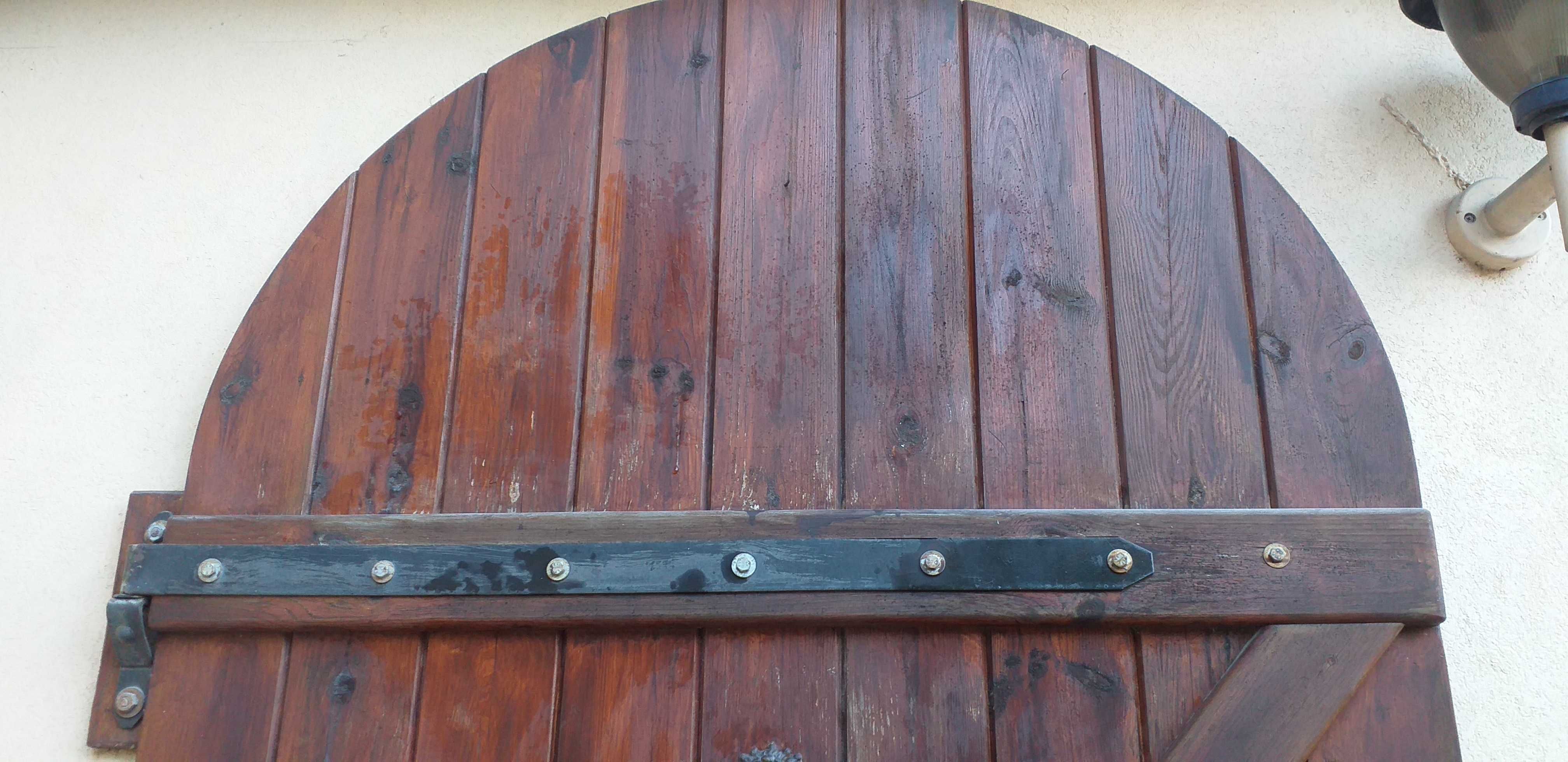 Drzwi zewnętrzne drewniane z kołatką