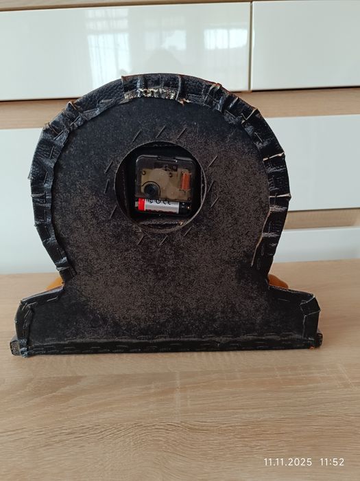 Zegar stojący konie