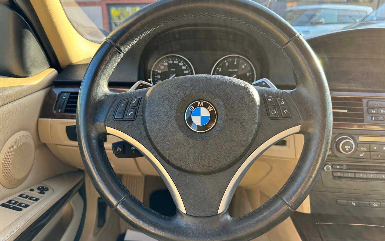 BMW 325 2011 року