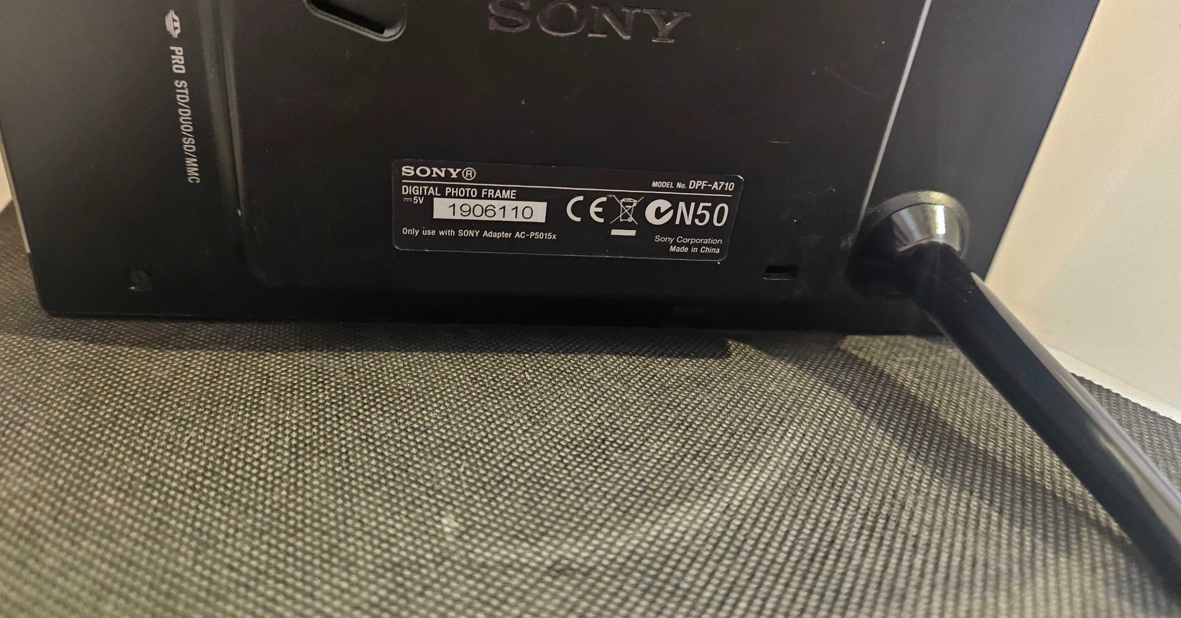 594/24 Elektroniczna ramka na zdjęcia Sony DPF-A710