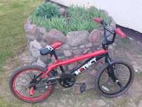 BMX czerwono-czarny