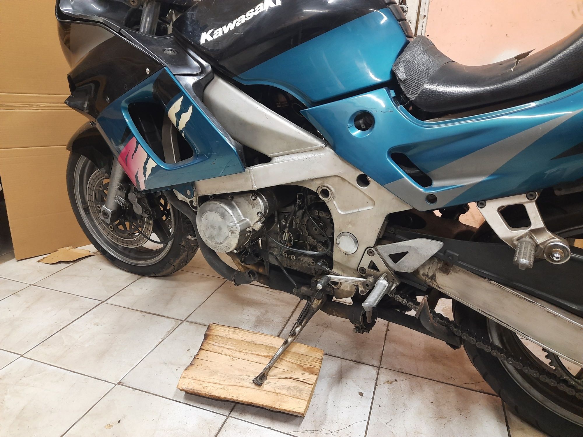 Kawasaki ZZR 600 części koło Licznik owiewki bak sety kierunkowskaz