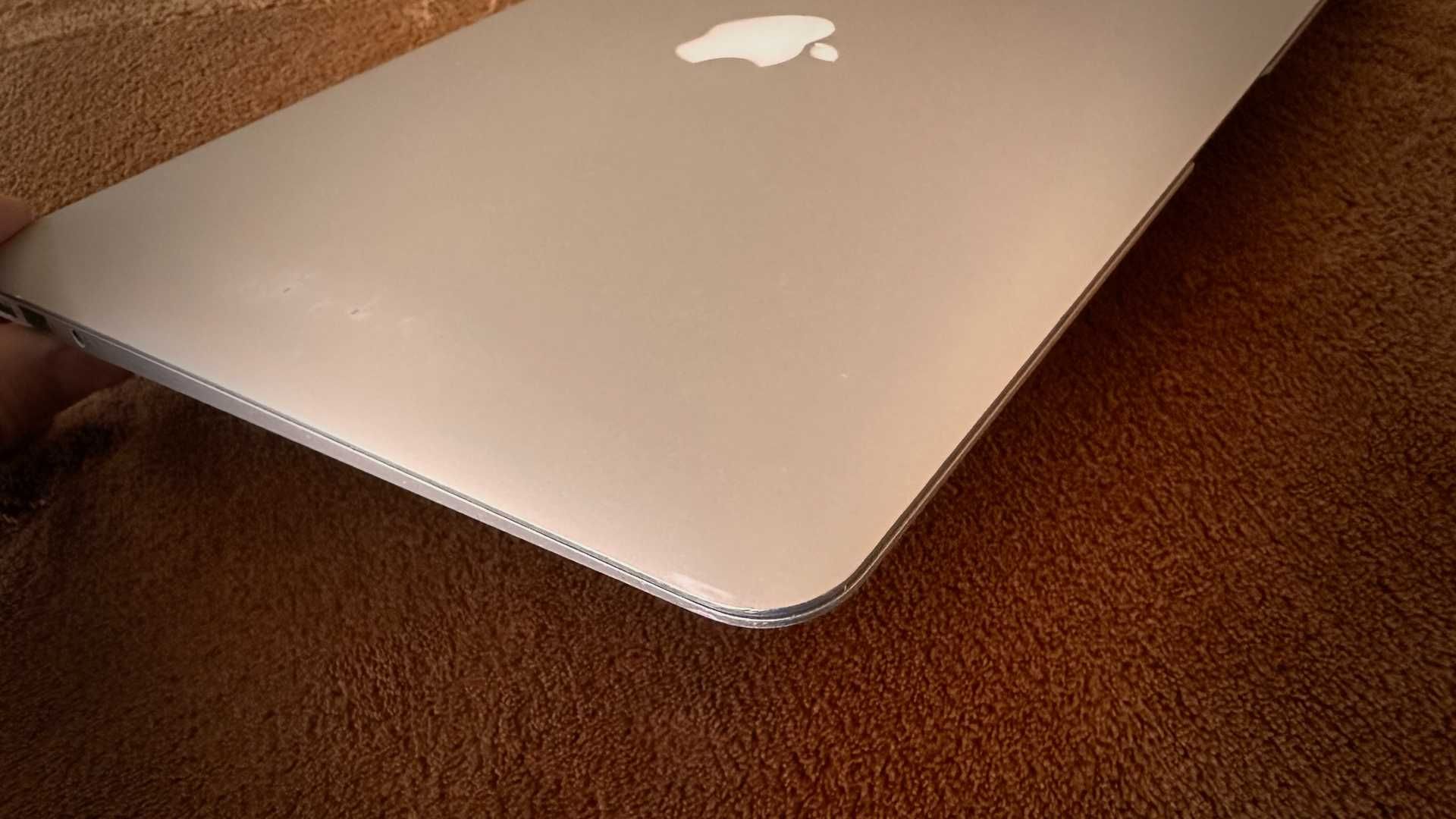 Portátil APPLE MACBOOKAIR 13,3 Core i5 256GB 8RAM