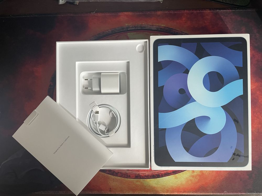 Планшет Apple iPad Air 4 2020 10.9 64GB Wi-Fi