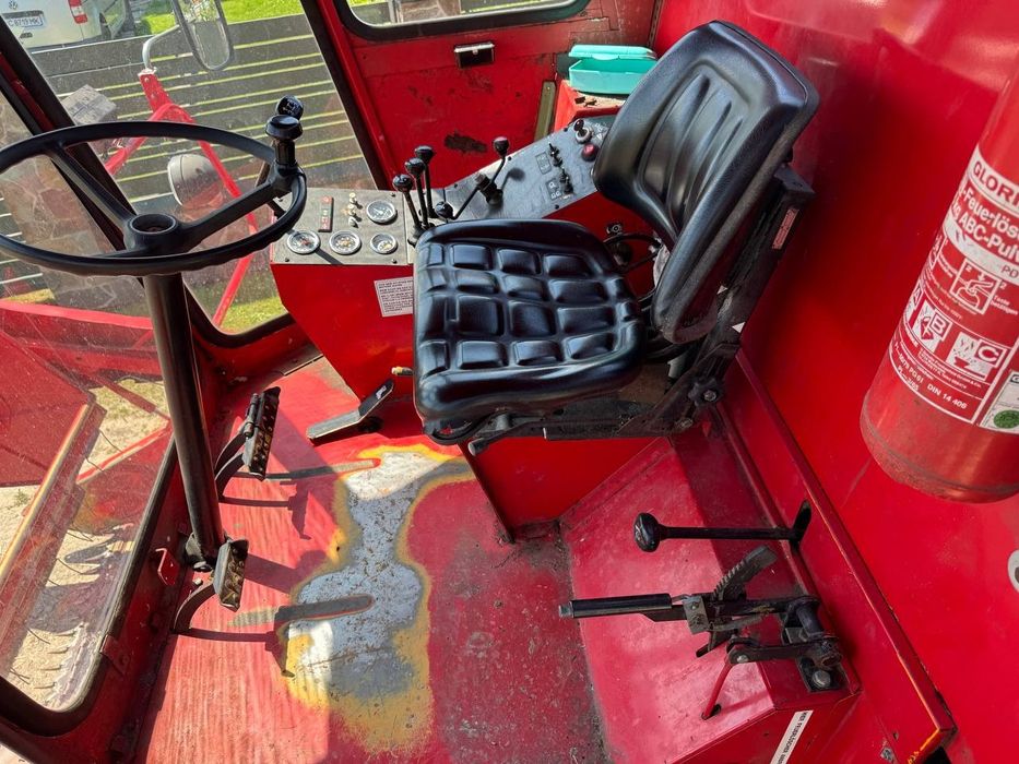 Комбайн свіжопригнаний Massey Ferguson 16