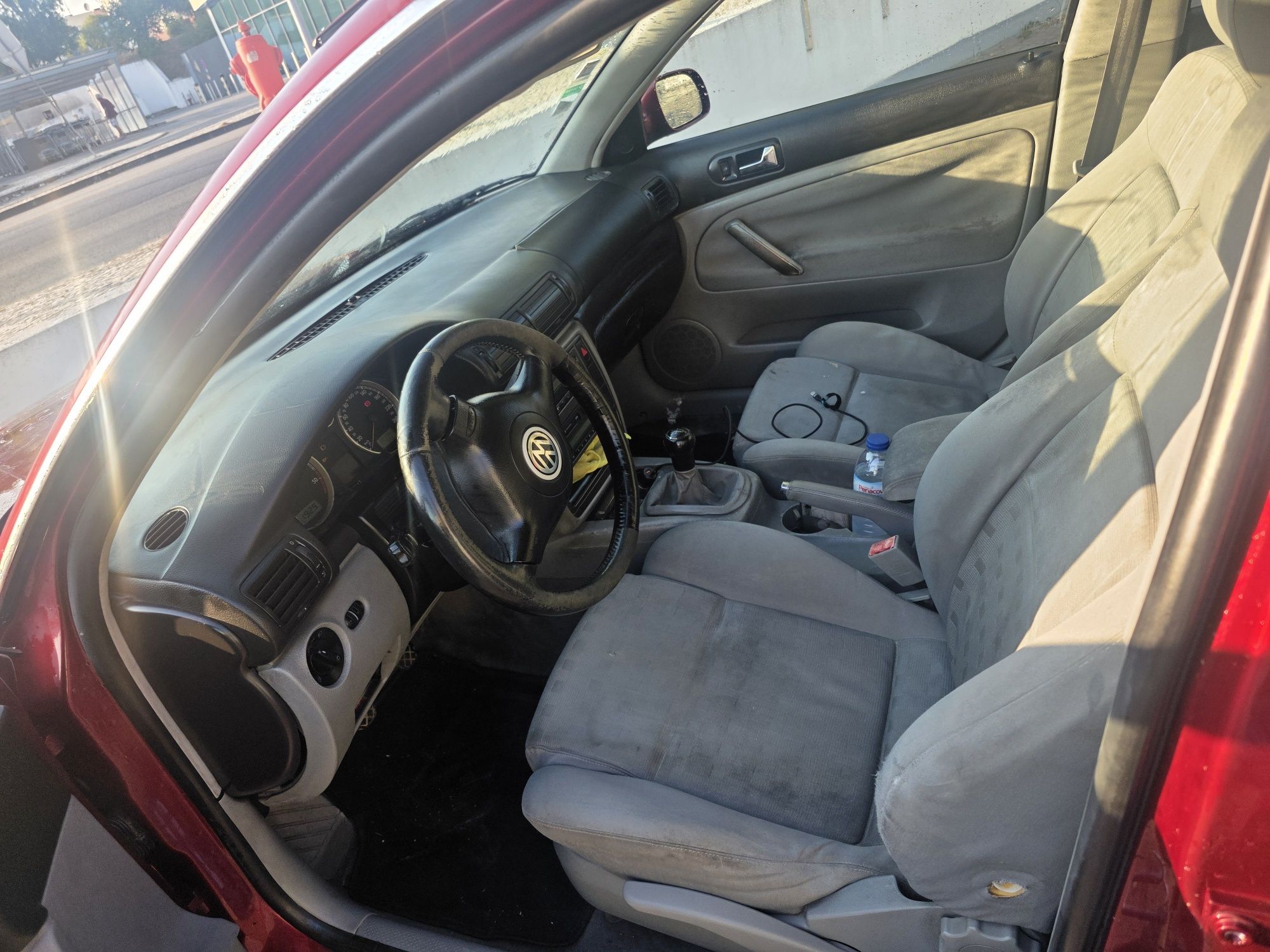 Vw passat ano 2001.1.9tdi pd130 caixa de 6 motor impecável  aceito tro