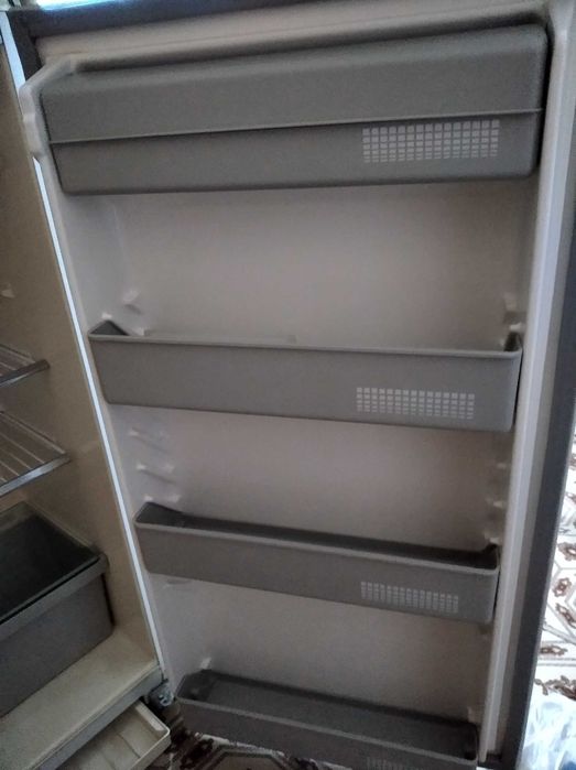 Холодильник не рабочий: двухкамерный Минск 15М.