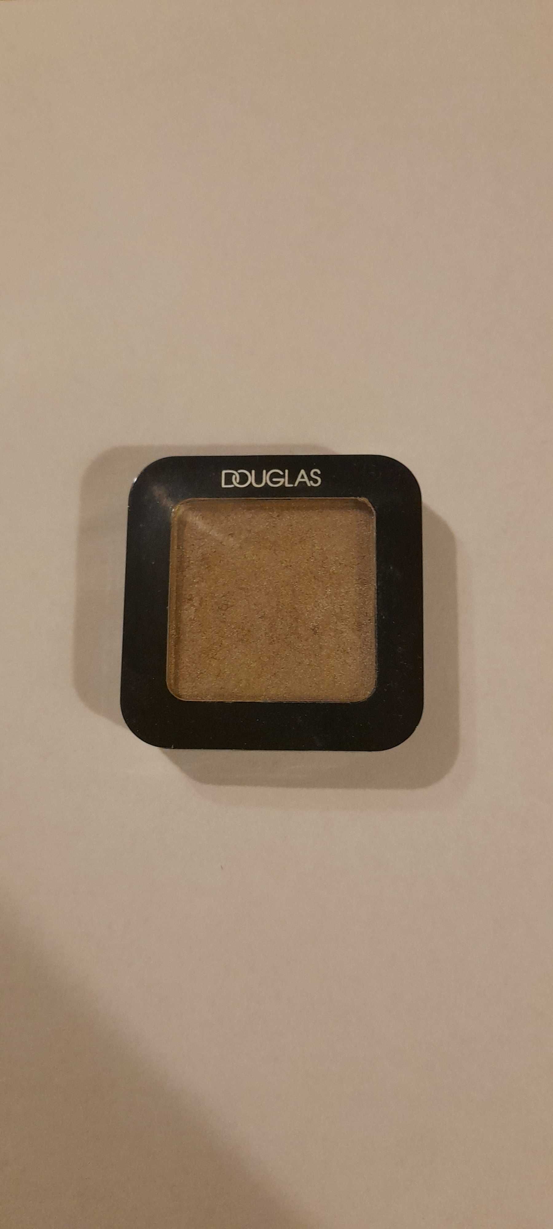 Cienie Douglas mocny pigment