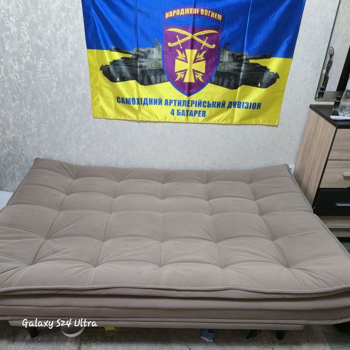 Диван в гарному стані