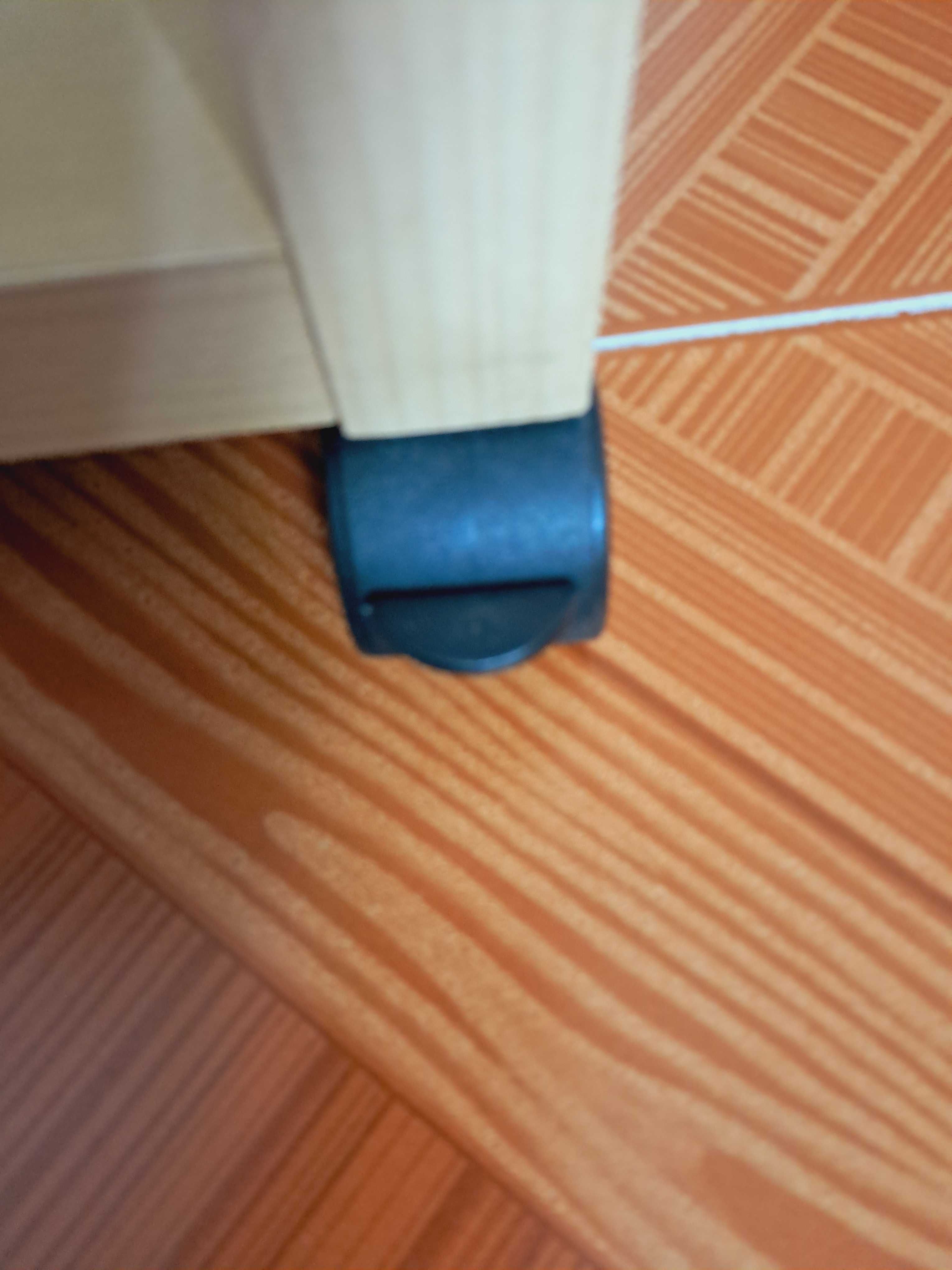 Para estudar confortavelmente sem gastar muito: Secretária ikea