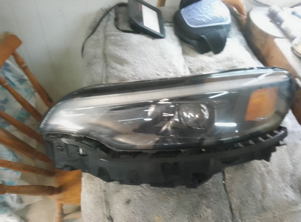 Lampa przednia Jeep Cherokee 2021