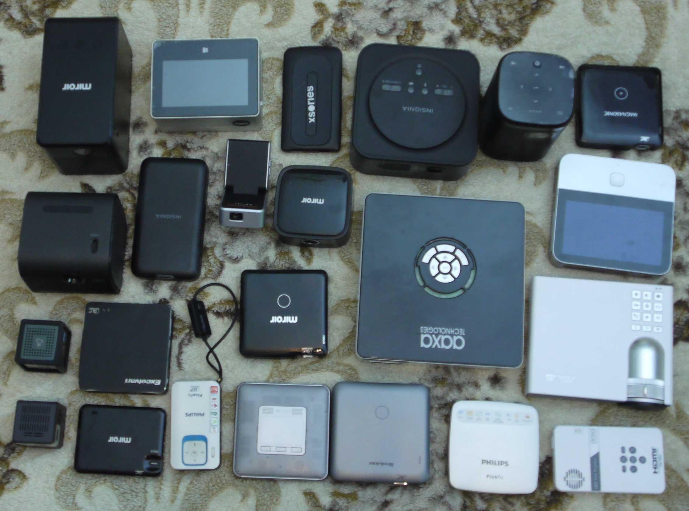 Меняю коллекцию аккумуляторных мини микро проекторов на ЭМ
