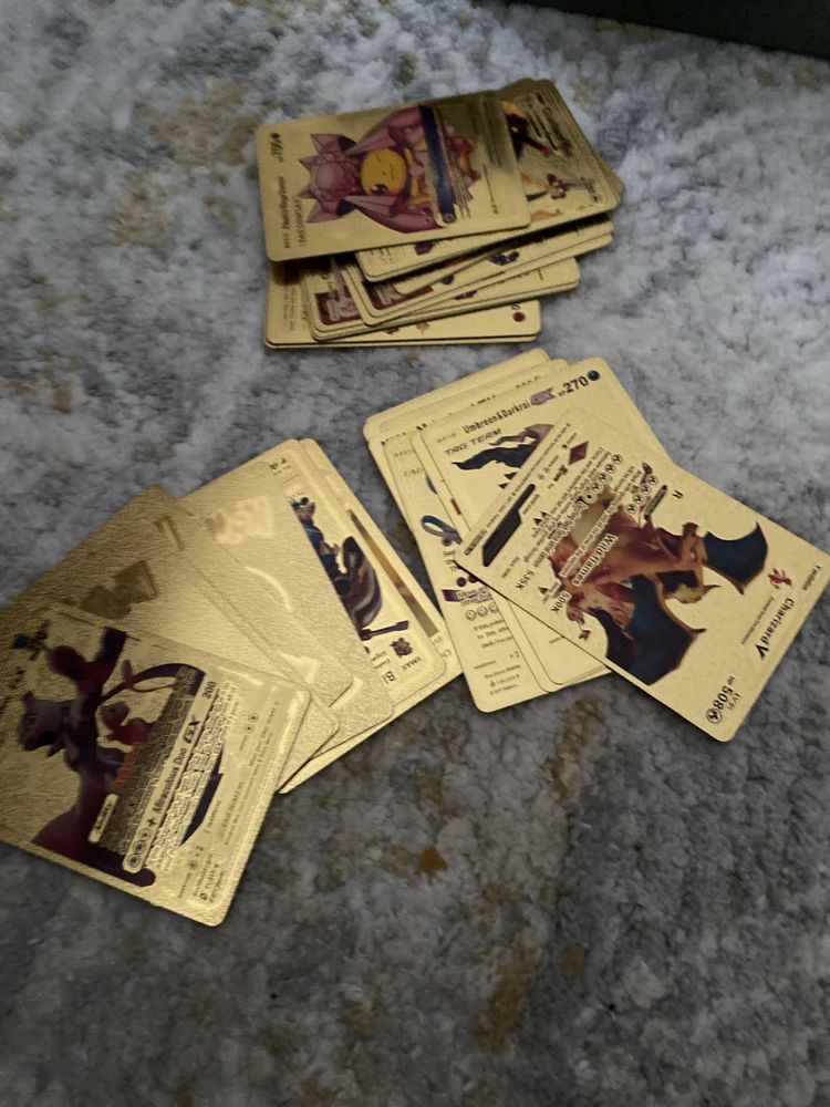 Caixa com cartas pokemon