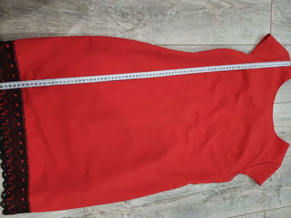 Гарне червоне плаття