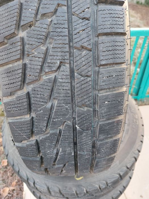 Продам  вживану гуму   215/55/R17  98H, PREMIORRI,
